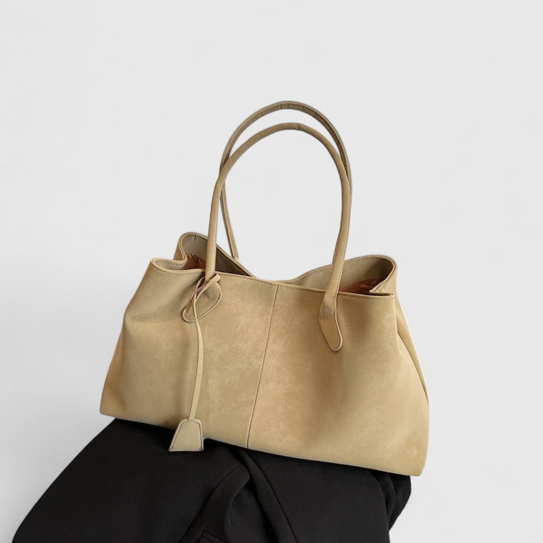 Ναυσικά - Maxi τσάντα με εκλεπτυσμένο design και ευρύχωρη χωρητικότητα