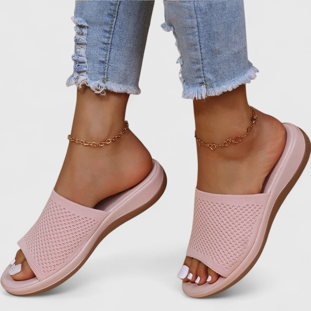 Αφέντρα - Γυναικείες παντόφλες με αναπνεύσιμη και ορθοπεδική εφαρμογή